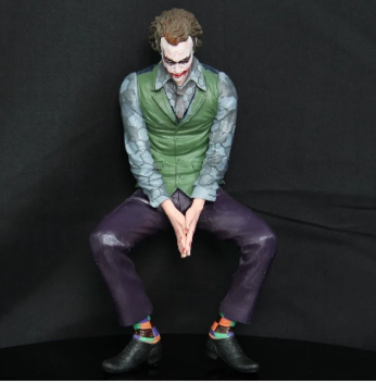 Joker Sitting Collectible Figure – 15 cm Detailed Display Statue
