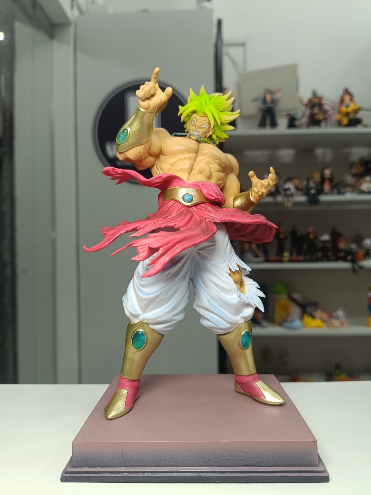 Super Saiyan Broly – Dynamic Pose