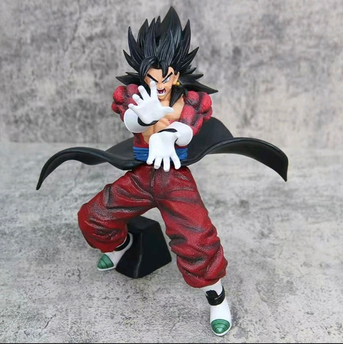 Goku red | 27 cm