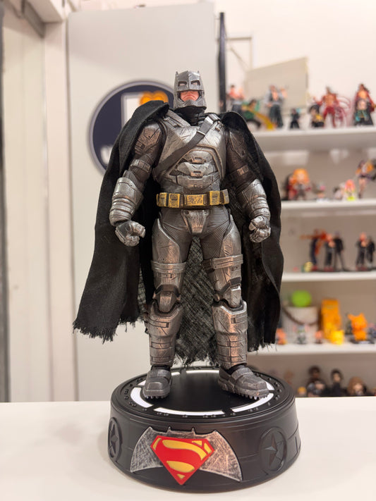 LED Batman Figure – Glowing Superhero Collectible 🦇✨