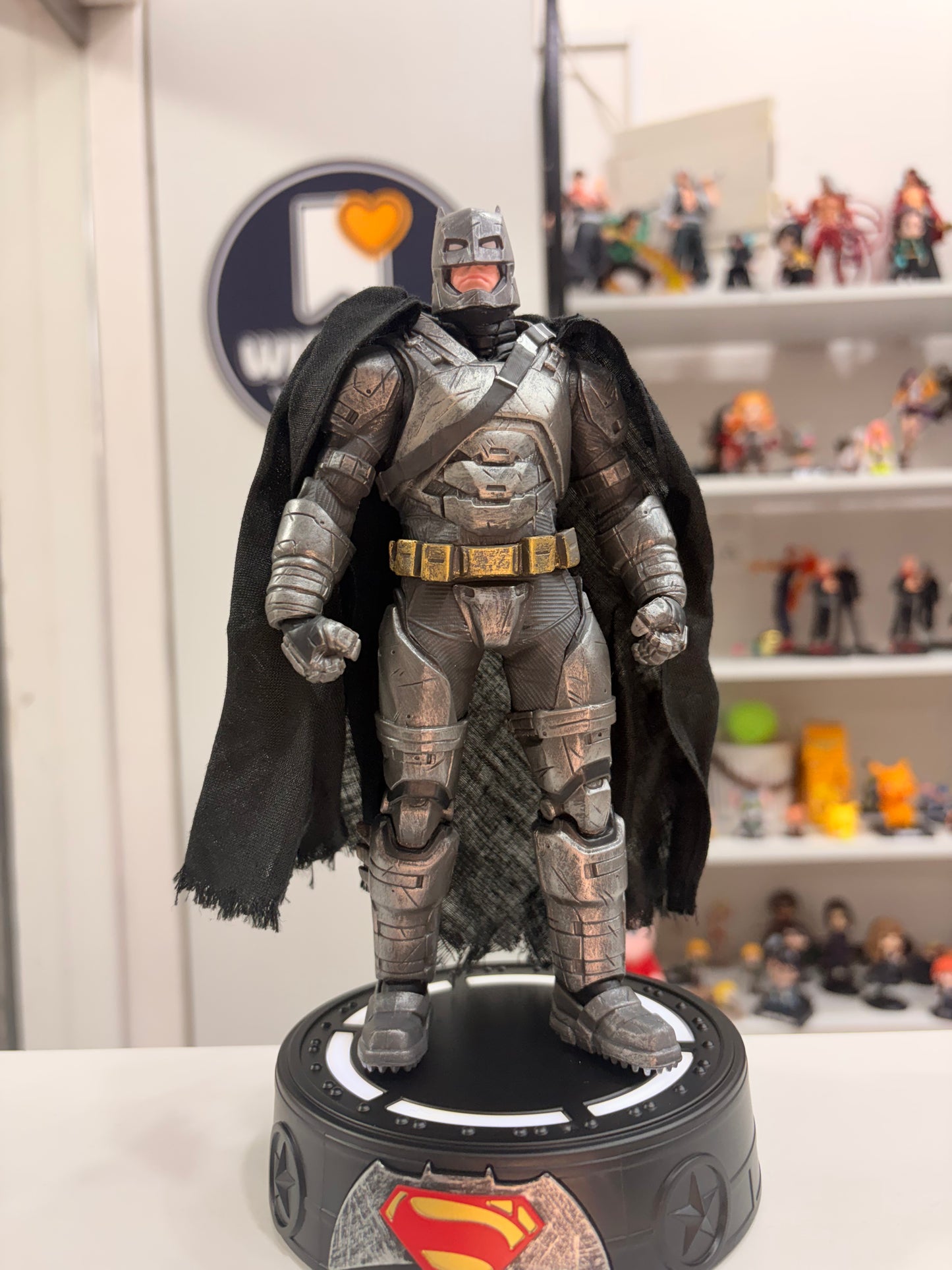 LED Batman Figure – Glowing Superhero Collectible 🦇✨