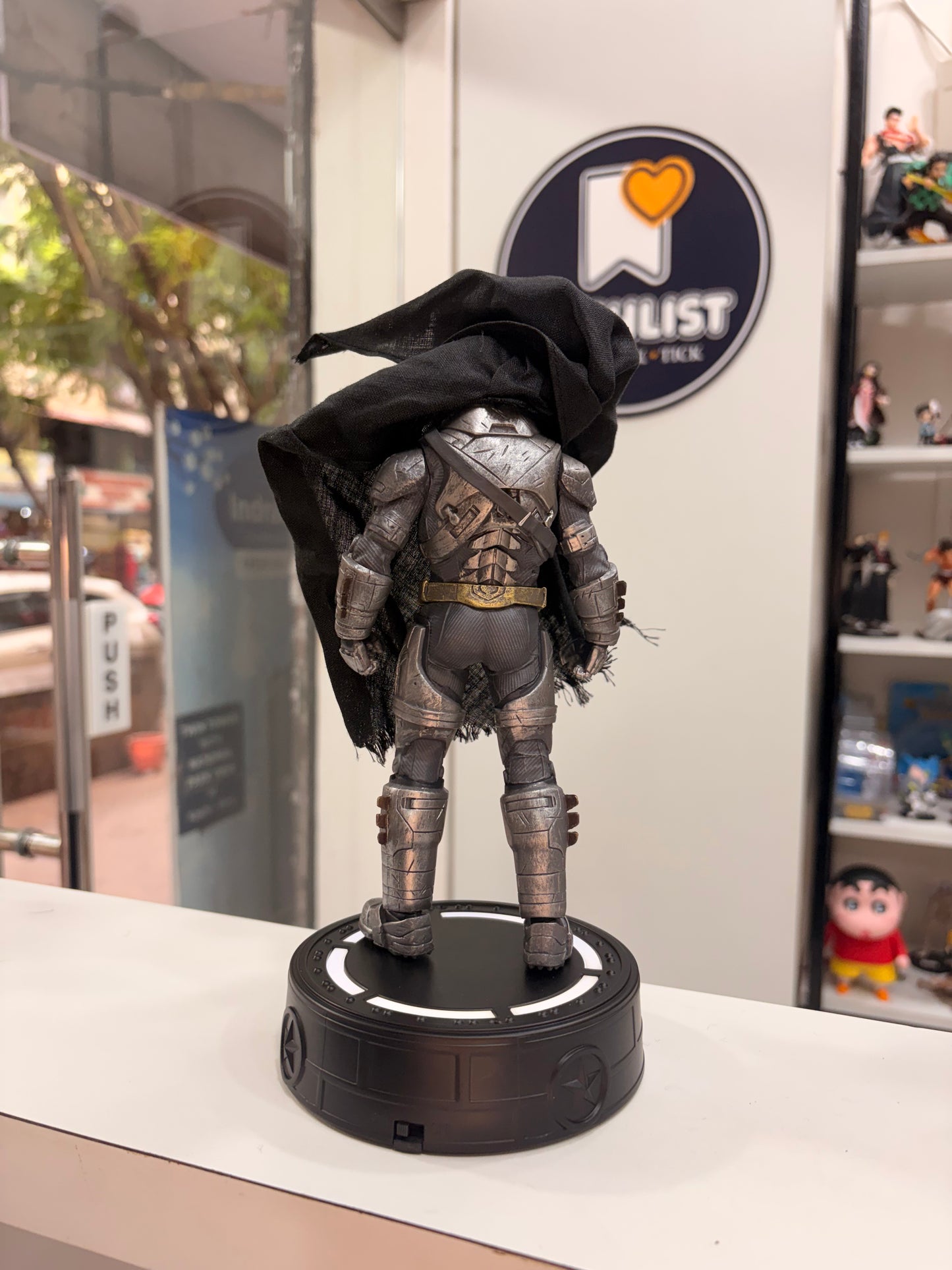 LED Batman Figure – Glowing Superhero Collectible 🦇✨
