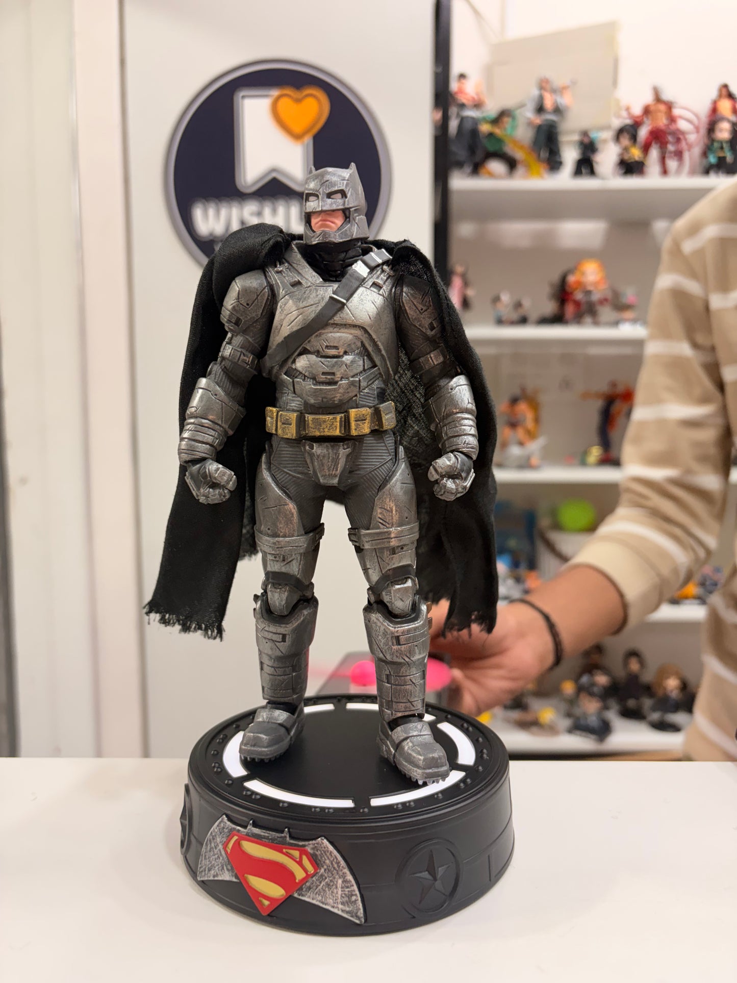 LED Batman Figure – Glowing Superhero Collectible 🦇✨
