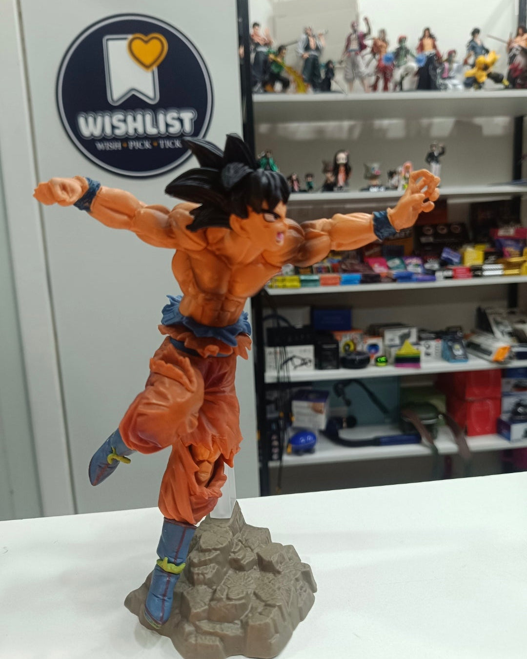 Goku Fighting Pose Action Figure – Dragon Ball Anime Collectible