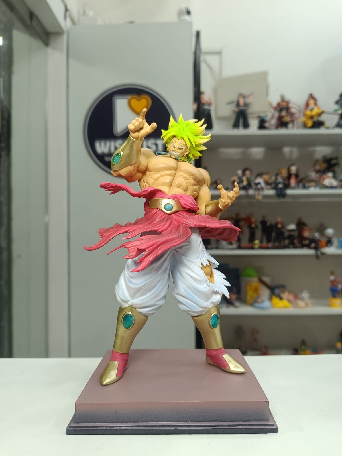 Super Saiyan Broly – Dynamic Pose